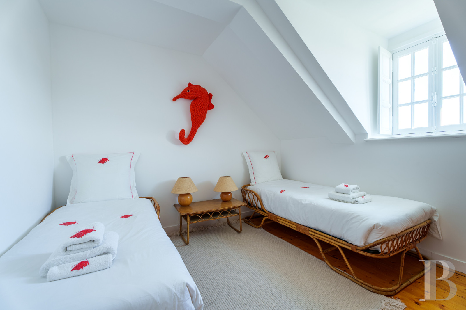 À Arradon, dans le golfe du Morbihan, une île privée de douze hectares et ses deux maisons - photo  n°35